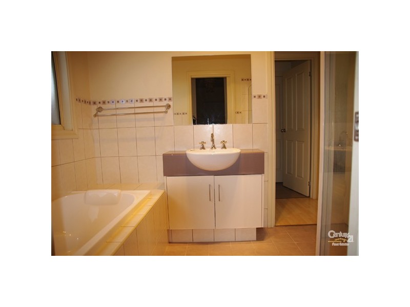 11 Hall Way, Moonta Bay SA 5558