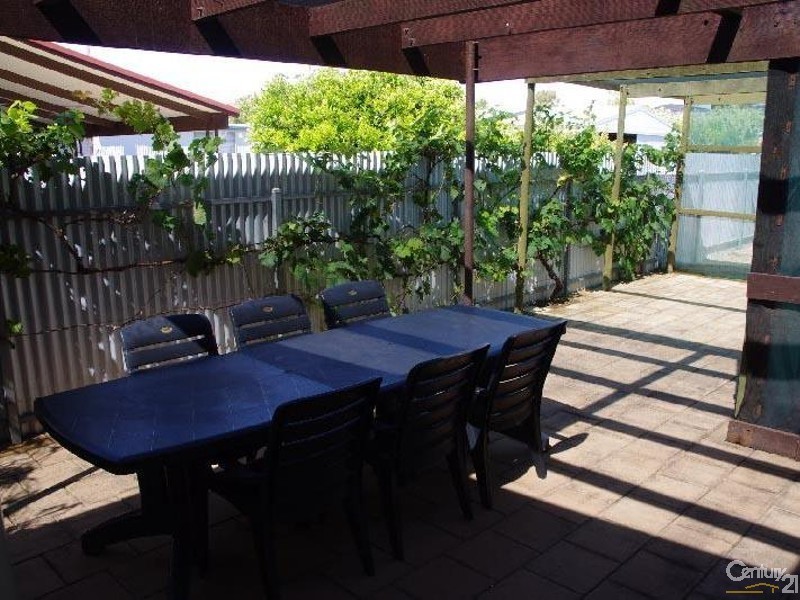 24 Trelawney Street, Moonta Bay SA 5558