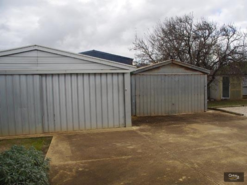 24 Trelawney Street, Moonta Bay SA 5558