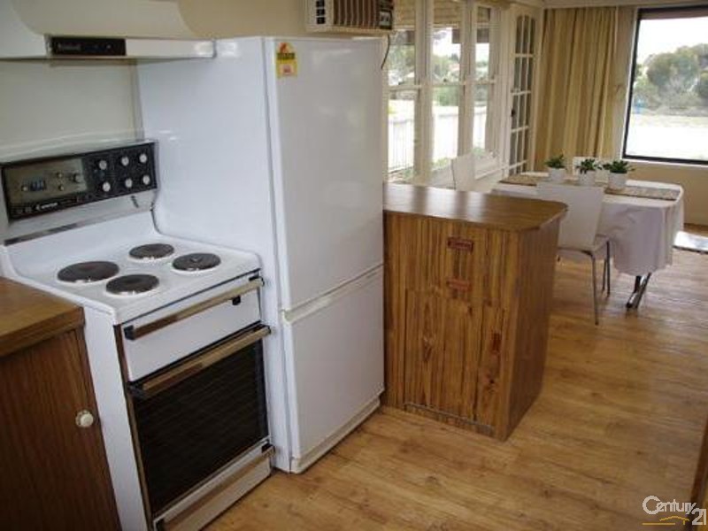 10 Uffindell Street, Port Hughes SA 5558