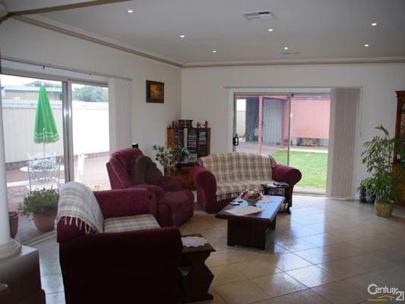 8 Westside Avenue, Moonta Bay SA 5558