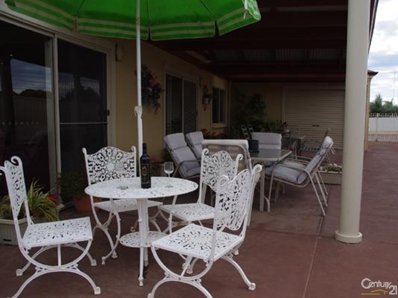 8 Westside Avenue, Moonta Bay SA 5558