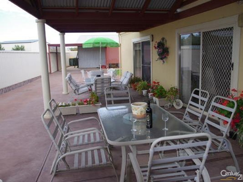 8 Westside Avenue, Moonta Bay SA 5558