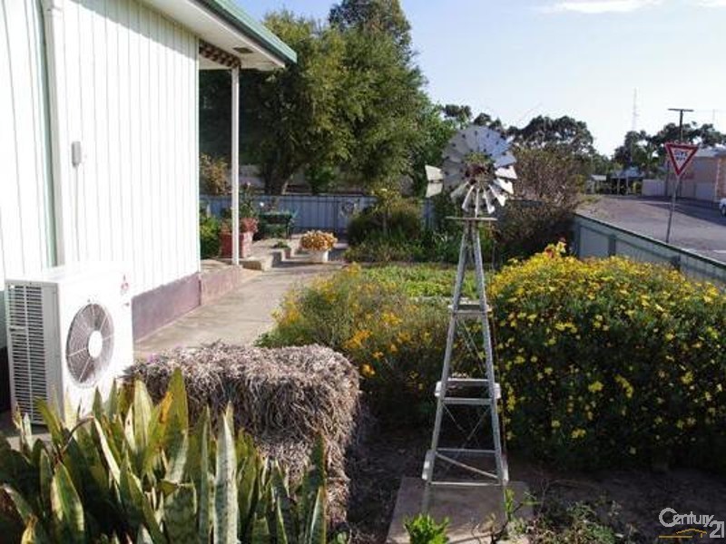 32 Caroline Street, Moonta SA 5558