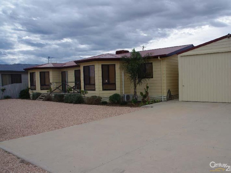 10 Andrew Street, Moonta Bay SA 5558