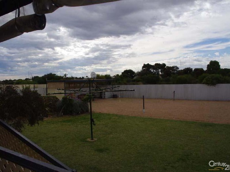 10 Andrew Street, Moonta Bay SA 5558