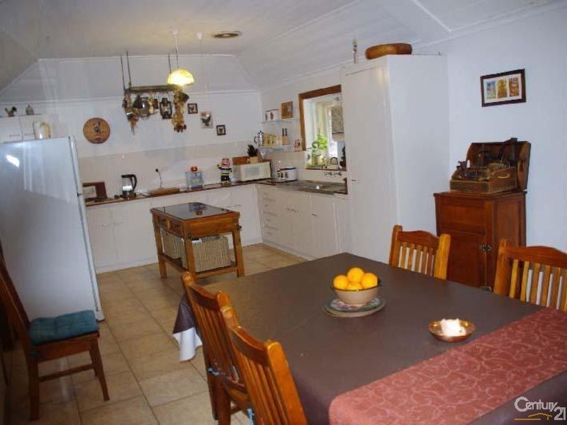 23 Kadina Road, Moonta SA 5558