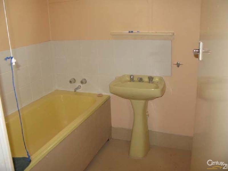 66 Verco St, Moonta Mines SA 5558