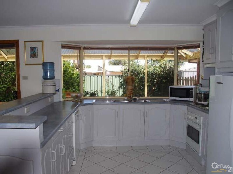 32 Rossiters Road, Moonta Bay SA 5558