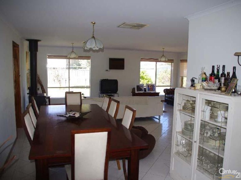 32 Rossiters Road, Moonta Bay SA 5558