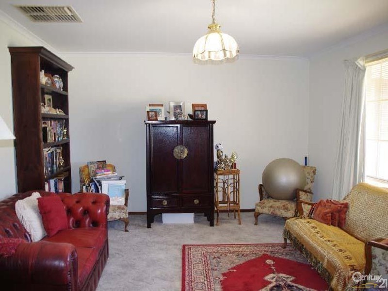 32 Rossiters Road, Moonta Bay SA 5558