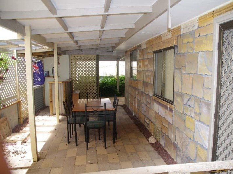 9 Pattison Cres, Moonta Bay SA 5558