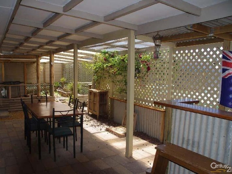 9 Pattison Cres, Moonta Bay SA 5558