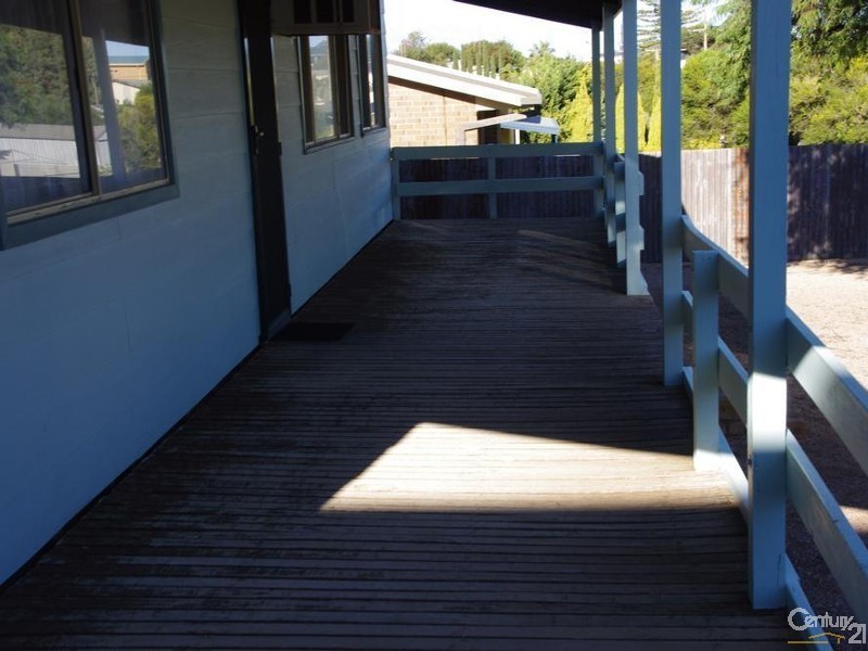 36 Trelawney St, Moonta Bay SA 5558