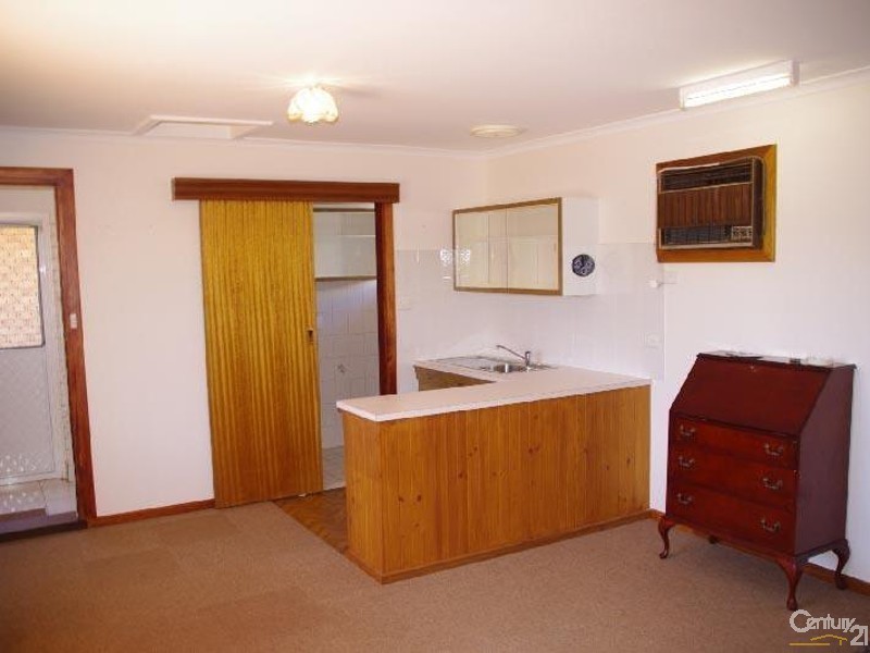 10 Kitto Road, Moonta Bay SA 5558