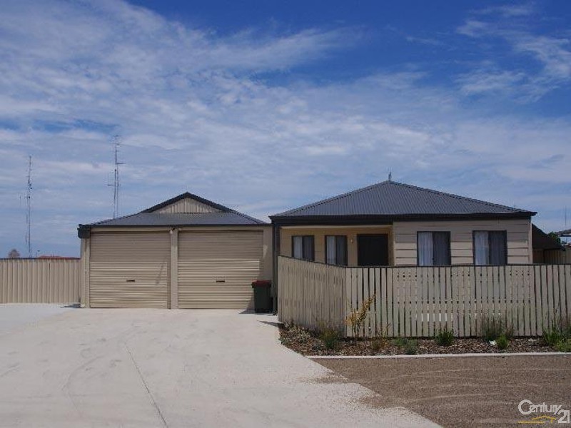 11 Quintrell Street, Moonta Bay SA 5558