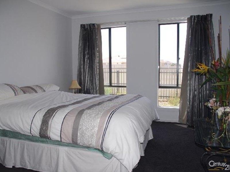 11 Quintrell Street, Moonta Bay SA 5558