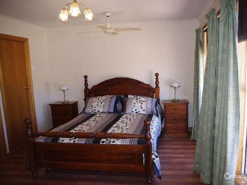 17 Coast Road, Moonta Bay SA 5558