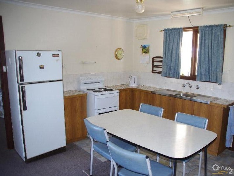 10 Rossiters Road, Moonta Bay SA 5558