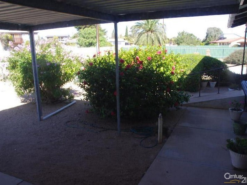 10 Rossiters Road, Moonta Bay SA 5558