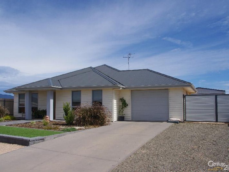 9 Hazel Street, Moonta Bay SA 5558