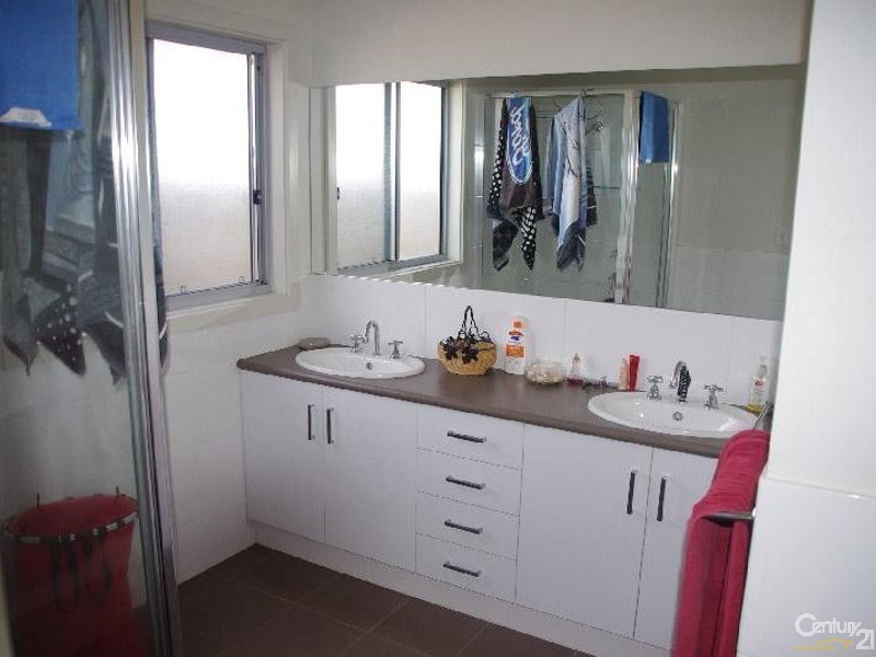 9 Hazel Street, Moonta Bay SA 5558