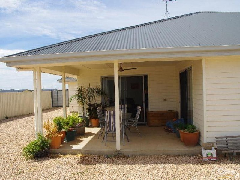 9 Hazel Street, Moonta Bay SA 5558