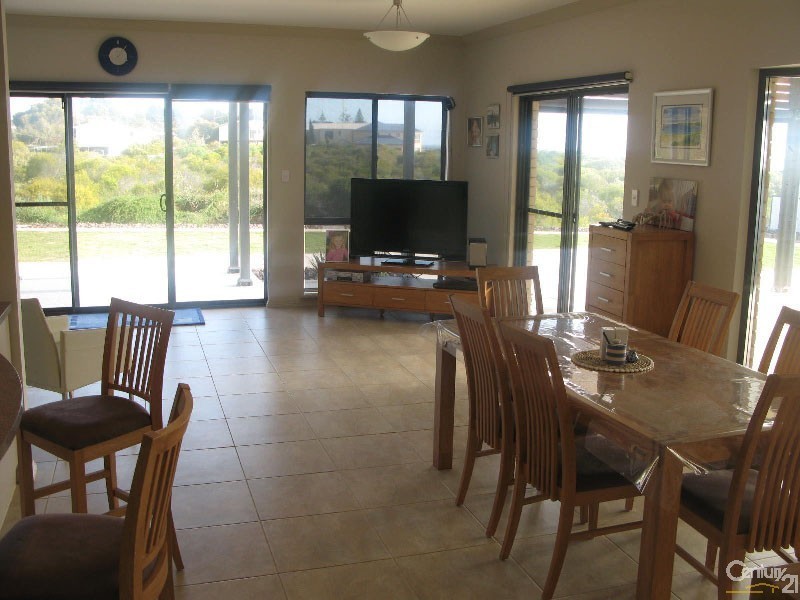 4 Cambridge Street, Moonta Bay SA 5558