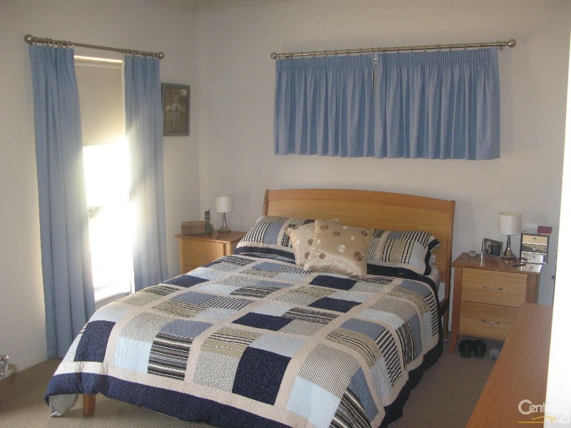 4 Cambridge Street, Moonta Bay SA 5558