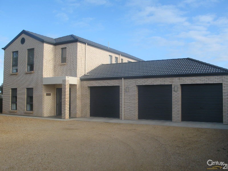 4 Cambridge Street, Moonta Bay SA 5558