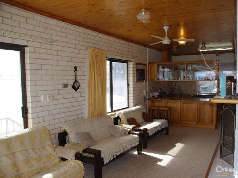 10 Kemp Place, Moonta Bay SA 5558