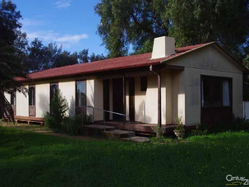 17 Bay Road, Moonta SA 5558