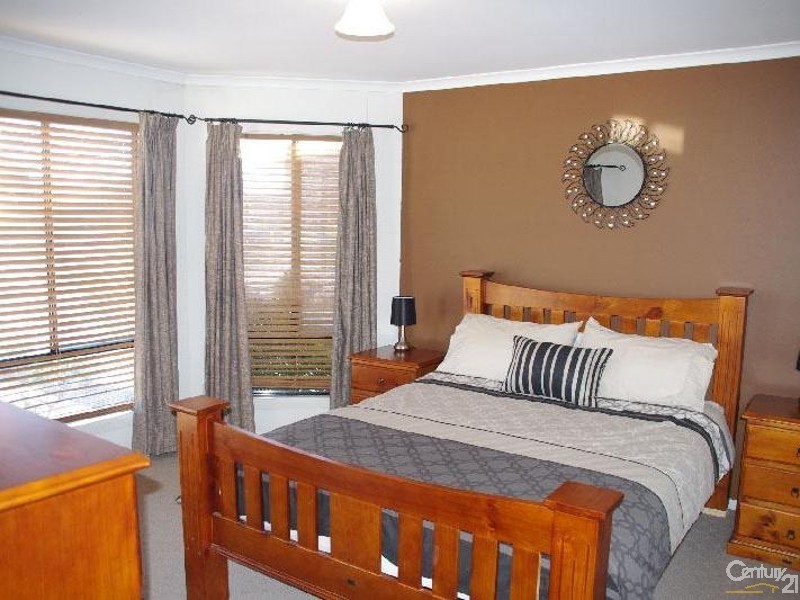 10 Andrew Street, Moonta Bay SA 5558