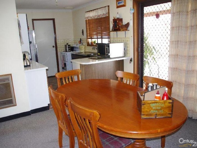 9 Lucy Street, Moonta Bay SA 5558