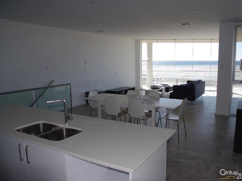 Unit 3 2 Marine Parade, Moonta Bay SA 5558