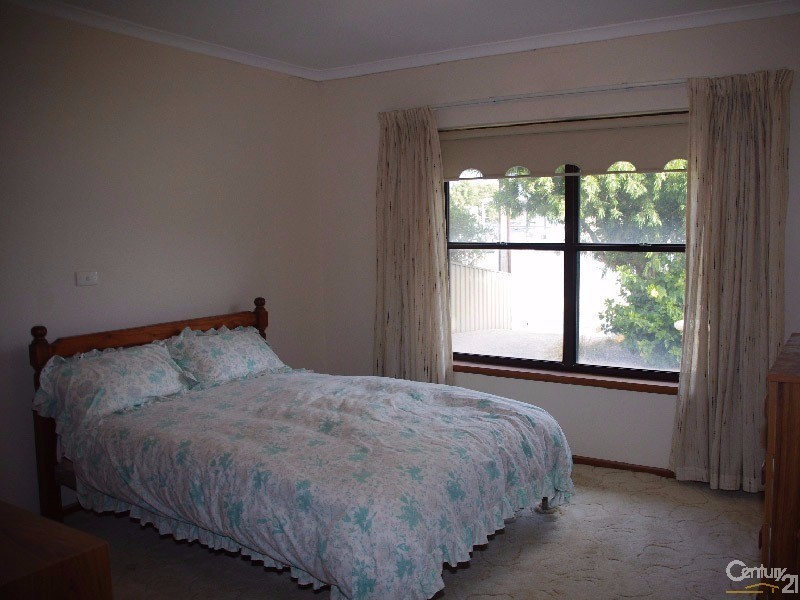 16 Symons Street, Moonta Bay SA 5558