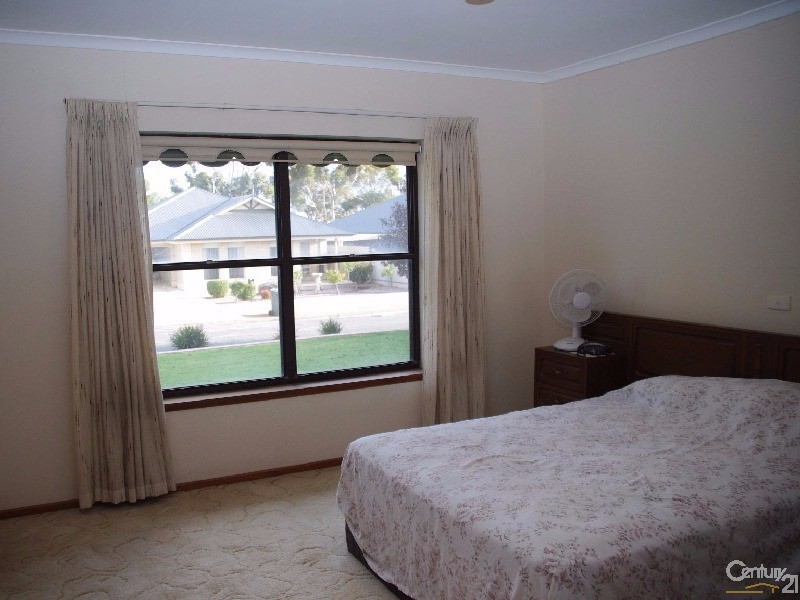 16 Symons Street, Moonta Bay SA 5558
