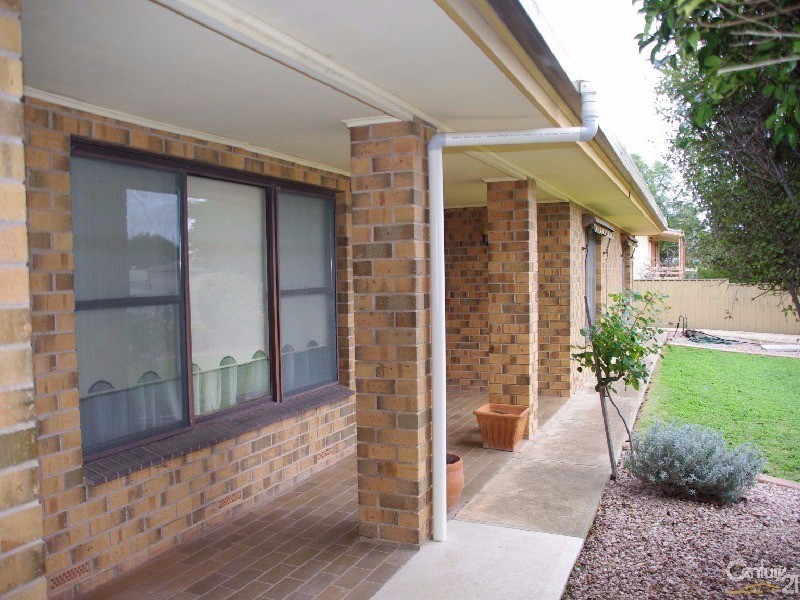 16 Symons Street, Moonta Bay SA 5558