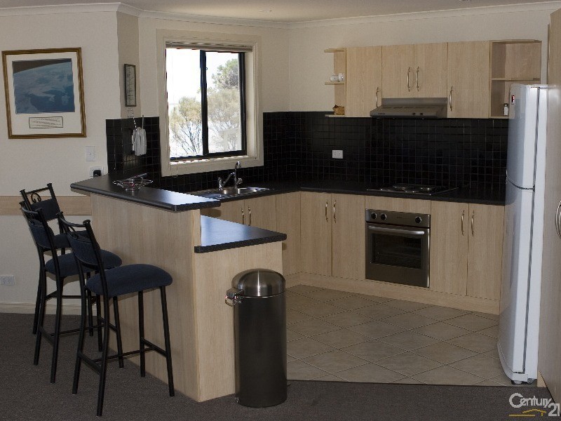 2 Hughes Avenue, Moonta Bay SA 5558