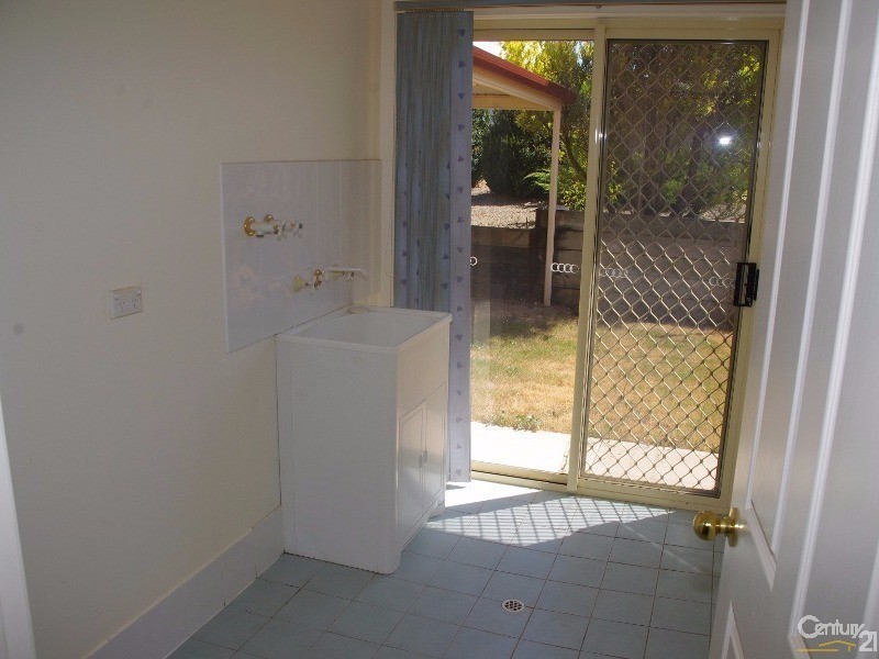 13 Lyndon Avenue, Moonta Bay SA 5558