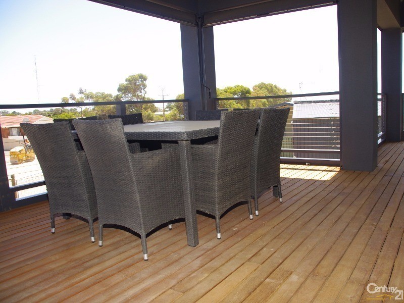 71 North Terrace, Moonta Bay SA 5558