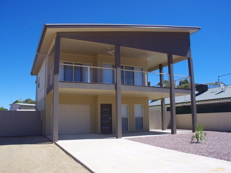 10 Moonta Road, Moonta Bay SA 5558