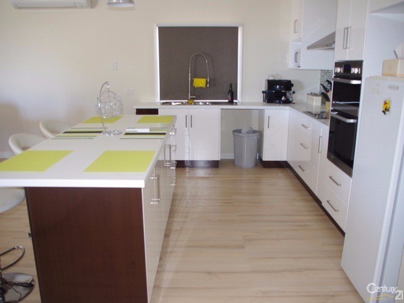 10 Moonta Road, Moonta Bay SA 5558