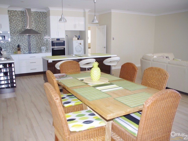 10 Moonta Road, Moonta Bay SA 5558