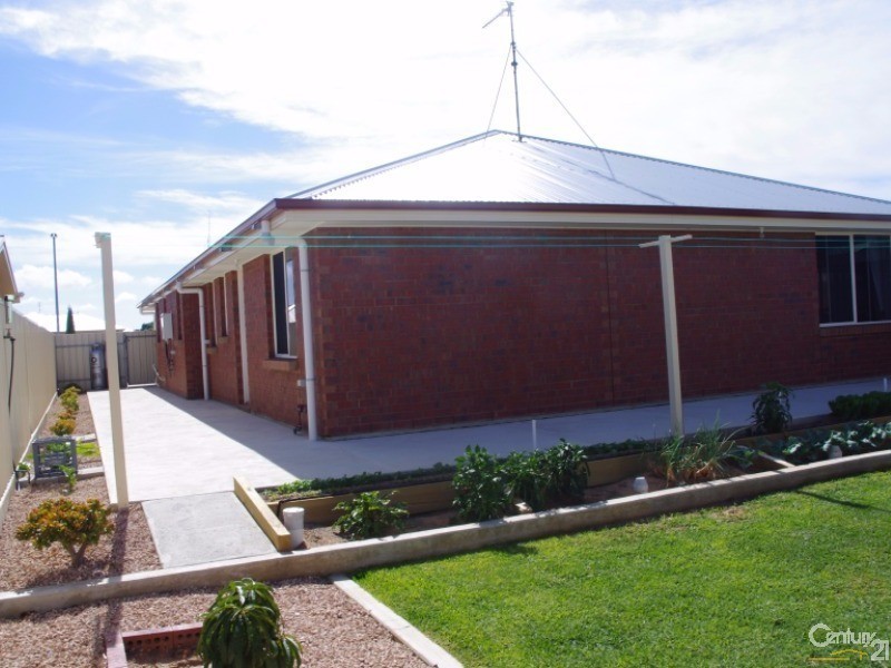 7 Quintrell Street, Moonta Bay SA 5558