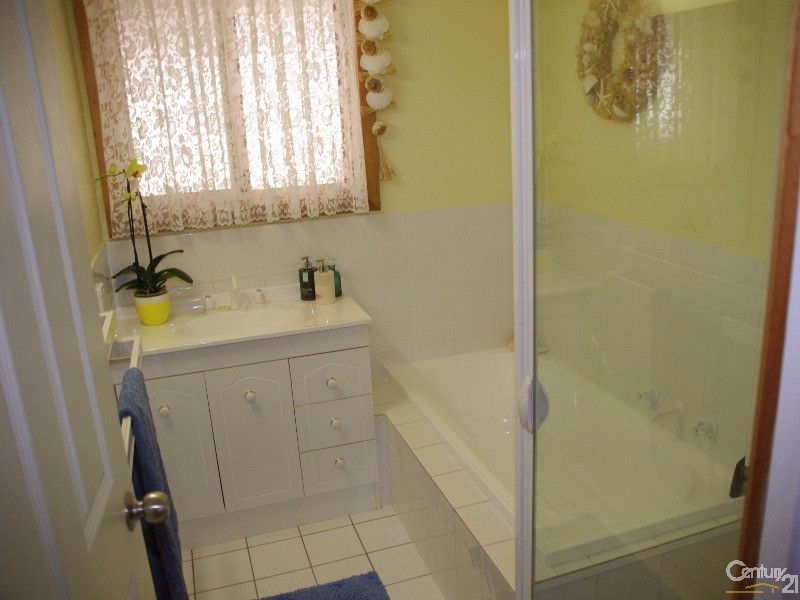 13 Clayton Street, Moonta Bay SA 5558