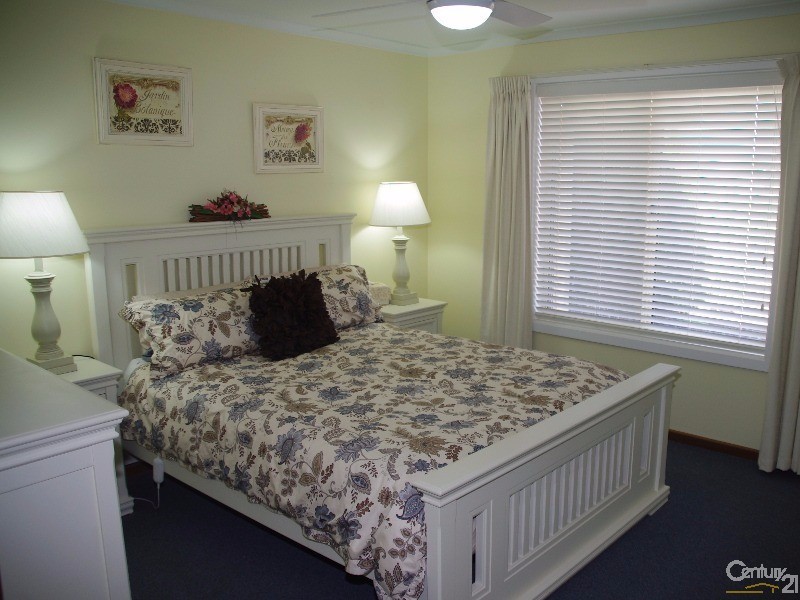 13 Clayton Street, Moonta Bay SA 5558