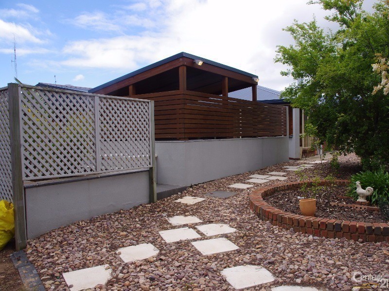 9 Clayton Street, Moonta Bay SA 5558