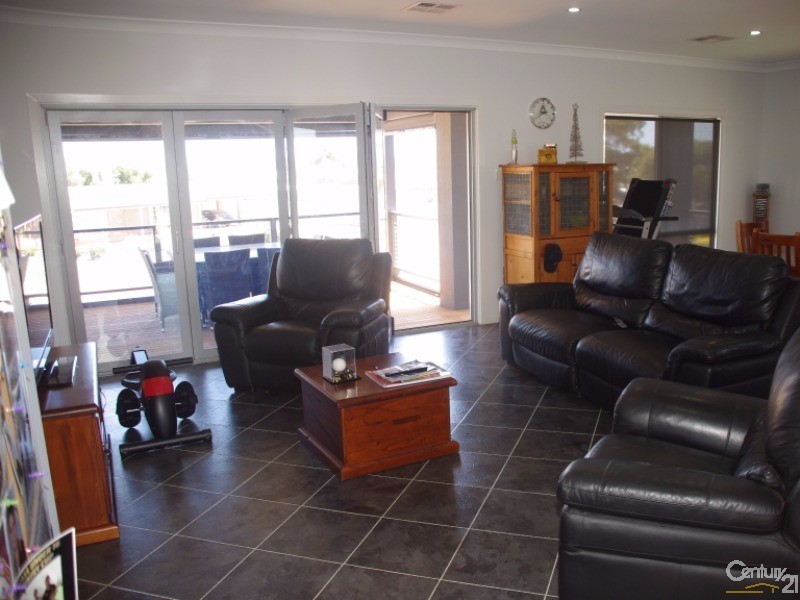 71 North Terrace, Moonta Bay SA 5558