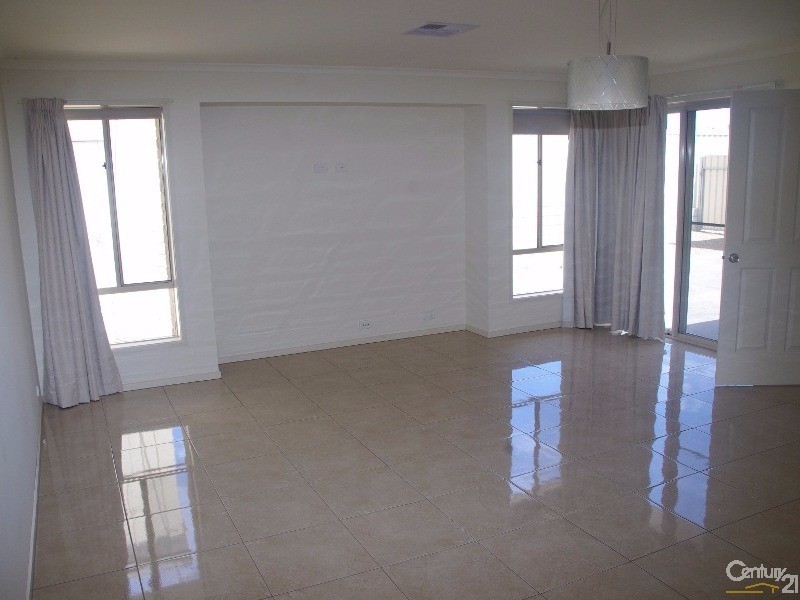 9 Willard Street, Moonta Bay SA 5558